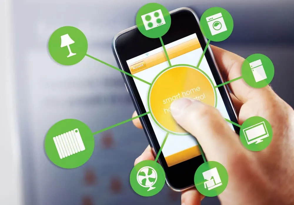 Smartphone mit einer App zur Steuerung des Smart Home